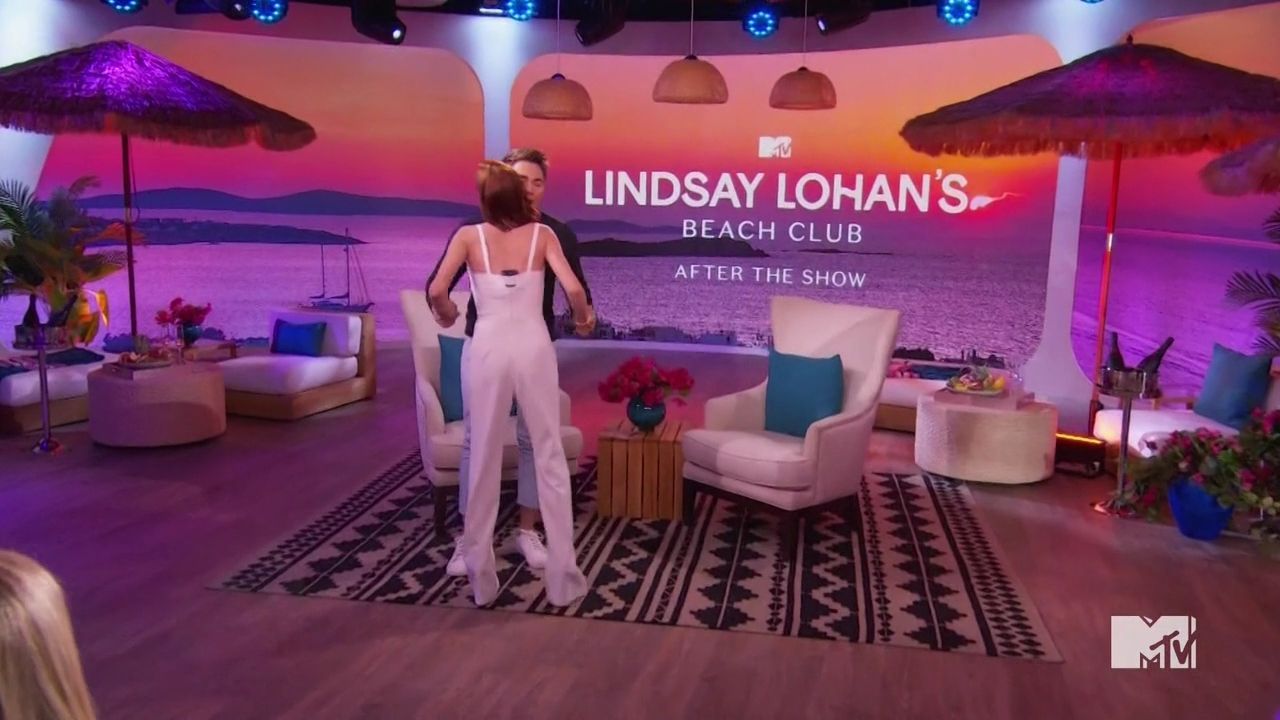 LohanBeachClubAftershow-S01E01_009.jpg