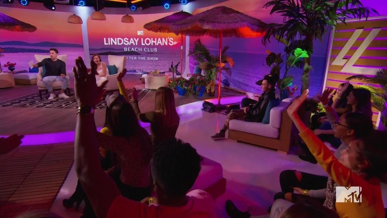 LohanBeachClubAftershow-S01E01_260.jpg