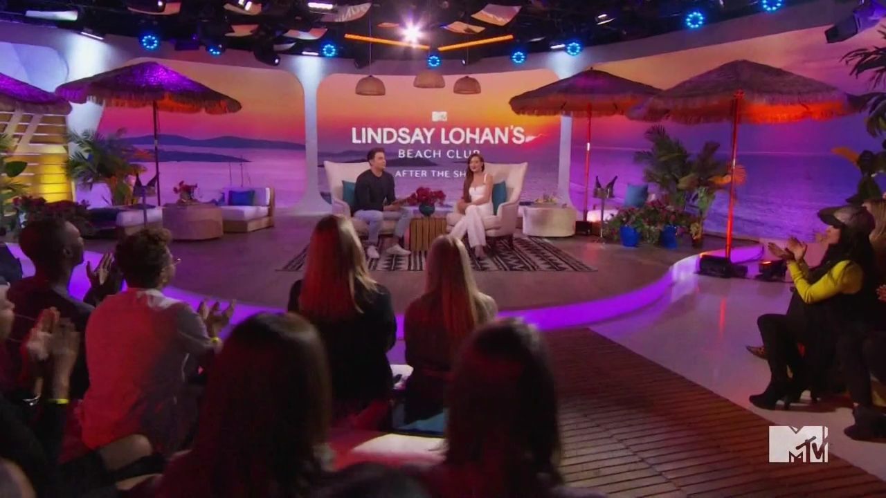 LohanBeachClubAftershow-S01E01_429.jpg