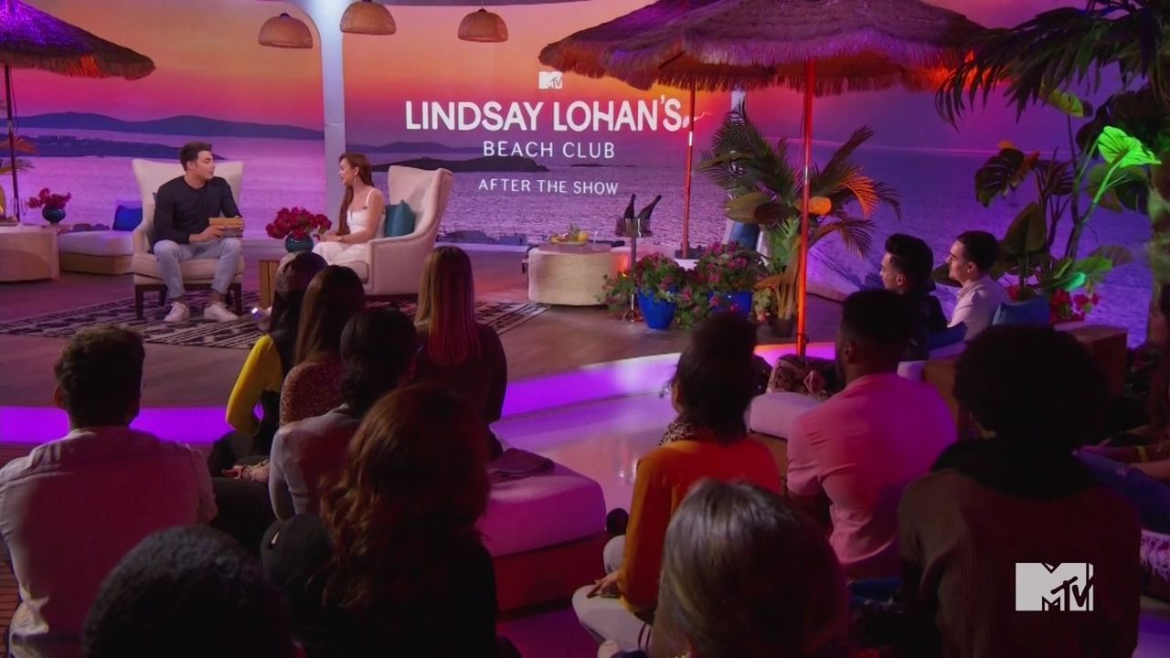 LohanBeachClubAftershow-S01E01_590.jpg