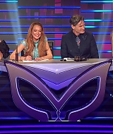 TheMaskedSingerAU-S01E01-102.jpg